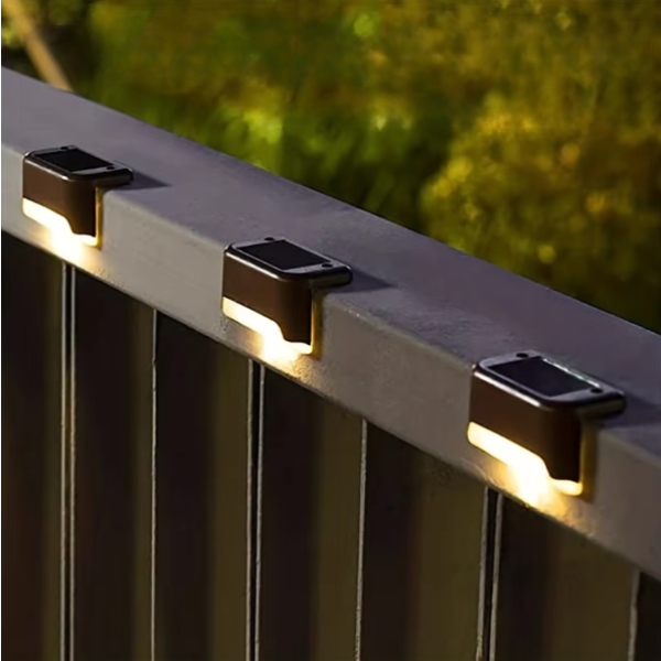 Lampki solarne LED na tarasie – dekoracyjne oświetlenie balustrady