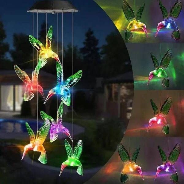 Dekoracyjna lampa solarna LED kolibry w ogrodzie