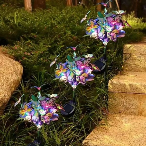 Lampy ogrodowe LED kwiat z motylami – aranżacja