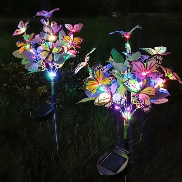 Lampa LED kwiat z motylami – efekt świetlny po zmroku