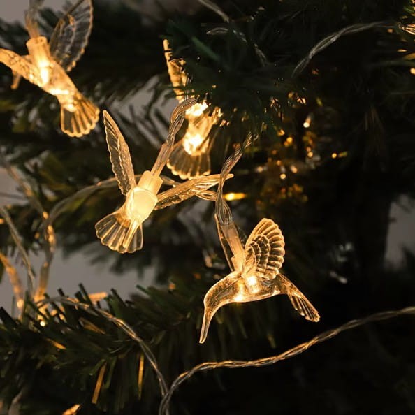Girlanda LED kolibry nocą – klimatyczne oświetlenie