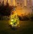 Lampa solarna LED nocą – ozdobne oświetlenie ogrodu