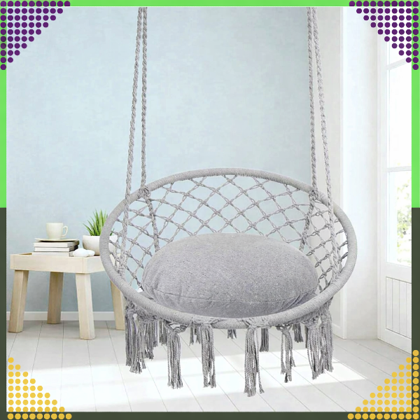 Fotel wiszący z poduszką Okrągły fotel wiszący w kolorze szarym z miękką, dopasowaną poduszką.