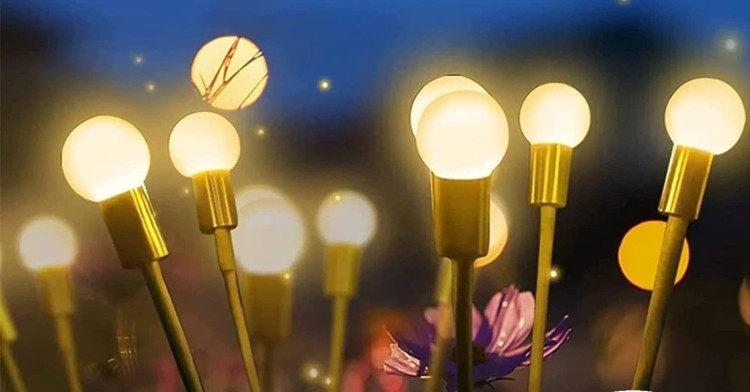 Solarne lampy ogrodowe LED świecące po zmroku