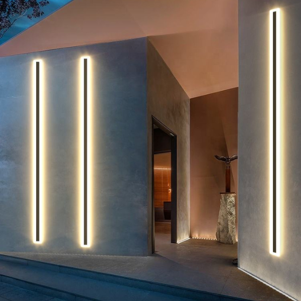 Nowoczesne oświetlenie elewacyjne LED 150 cm 3000K przy wejściu do domu.png