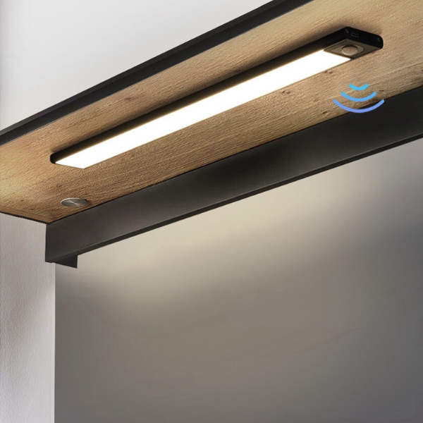 Lampka LED z sensorem ruchu do kuchni i mebli, praktyczna listwa LED podszafkowa bez przewodów.png