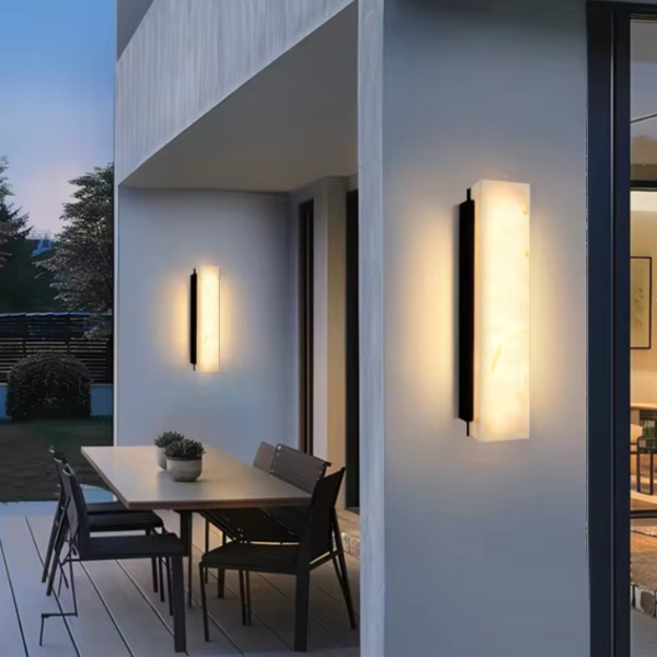 Nowoczesne oświetlenie elewacyjne LED, idealne do podkreślenia architektury domu.png