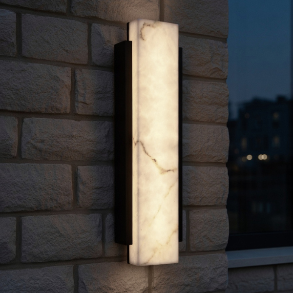 Nowoczesny kinkiet ścienny zewnętrzny, idealny do oświetlenia przestrzeni wokół domu.png