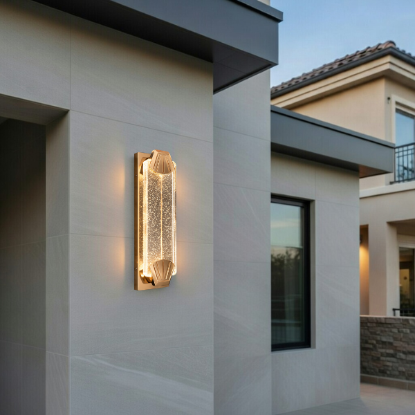 Nowoczesny kinkiet dekoracyjny, który doskonale sprawdzi się jako oświetlenie elewacji domu.png