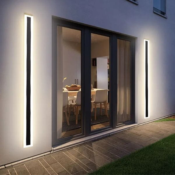 Pionowa lampa elewacyjna LED – minimalistyczne oświetlenie elewacji.png