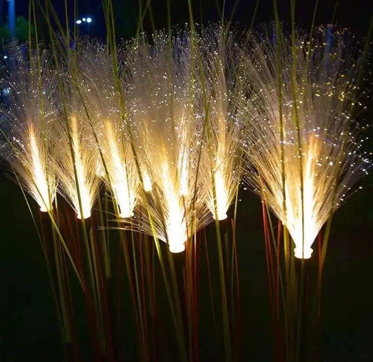 Lampy solarne trawa pampasowa – świecenie po zmroku