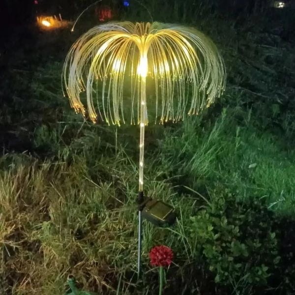 Lampa solarna ogrodowa MEDUZA – efekt świetlny nocą