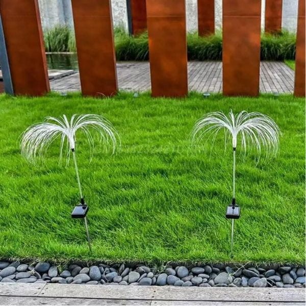 Lampy ogrodowe solarne MEDUZA – aranżacja w trawniku